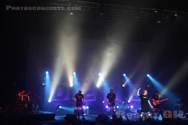 DEVO - 2008-06-03 - PARIS - Espace Charlie Parker - Grande Halle - 